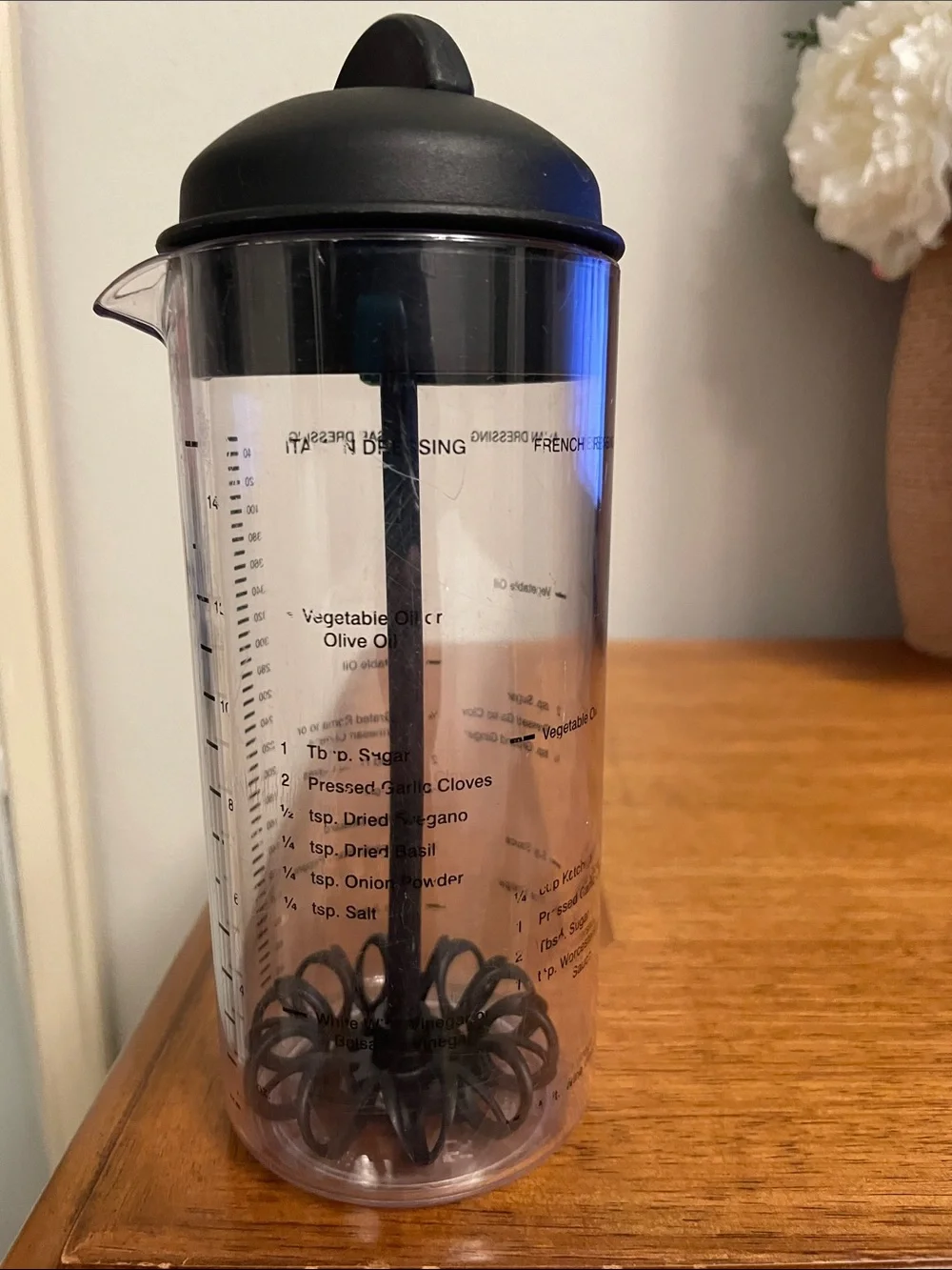 The Pampered Chef Measure Mix & Pour Salad Dressing Mixer Maker USA